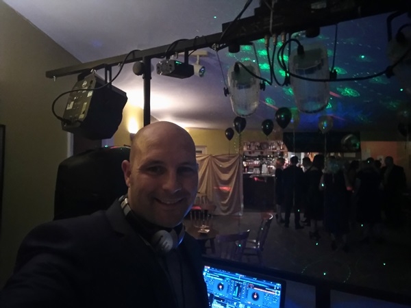 Simon Cox Mobile DJ