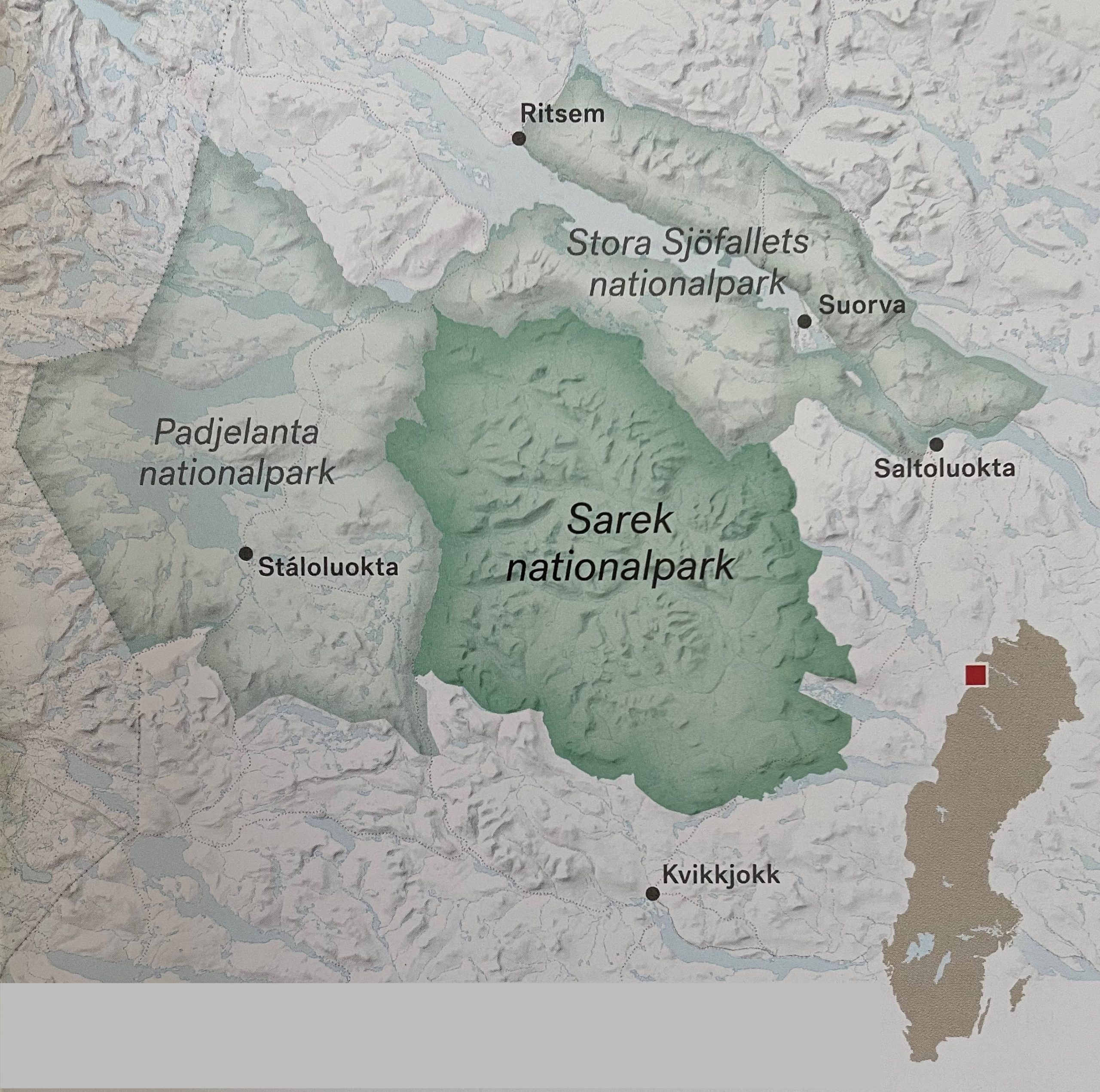 Sarek angränsar i norr till Stora Sjöfallets nationalpark och i väster till Padjelanta nationalpark