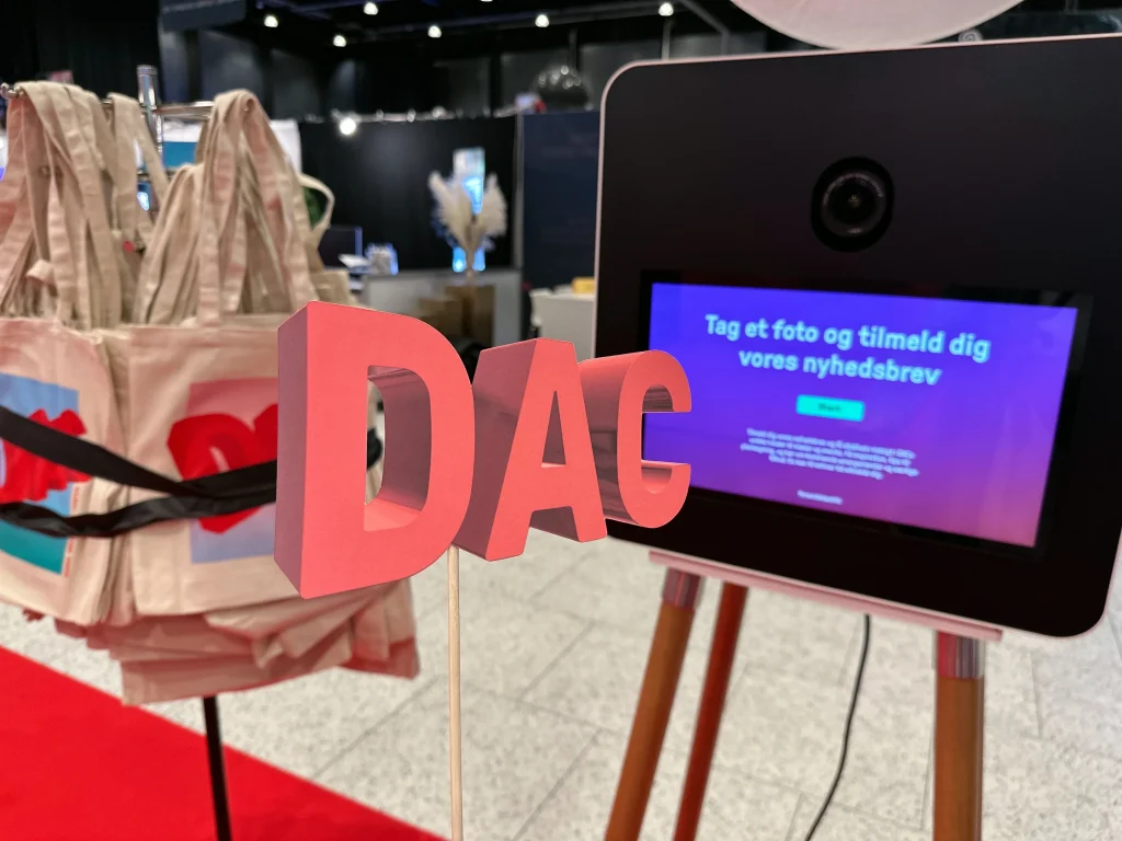 LeadCapture Booth med props