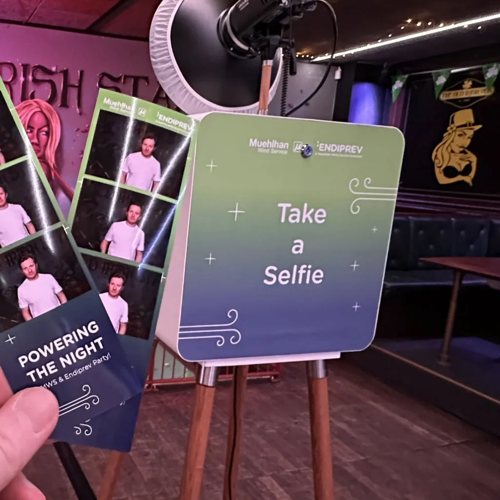 Classic Booth i virksomhedens farver – del af event marketing setup