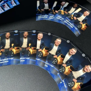 Nærbillede af printet AI FaceSwap-postkort