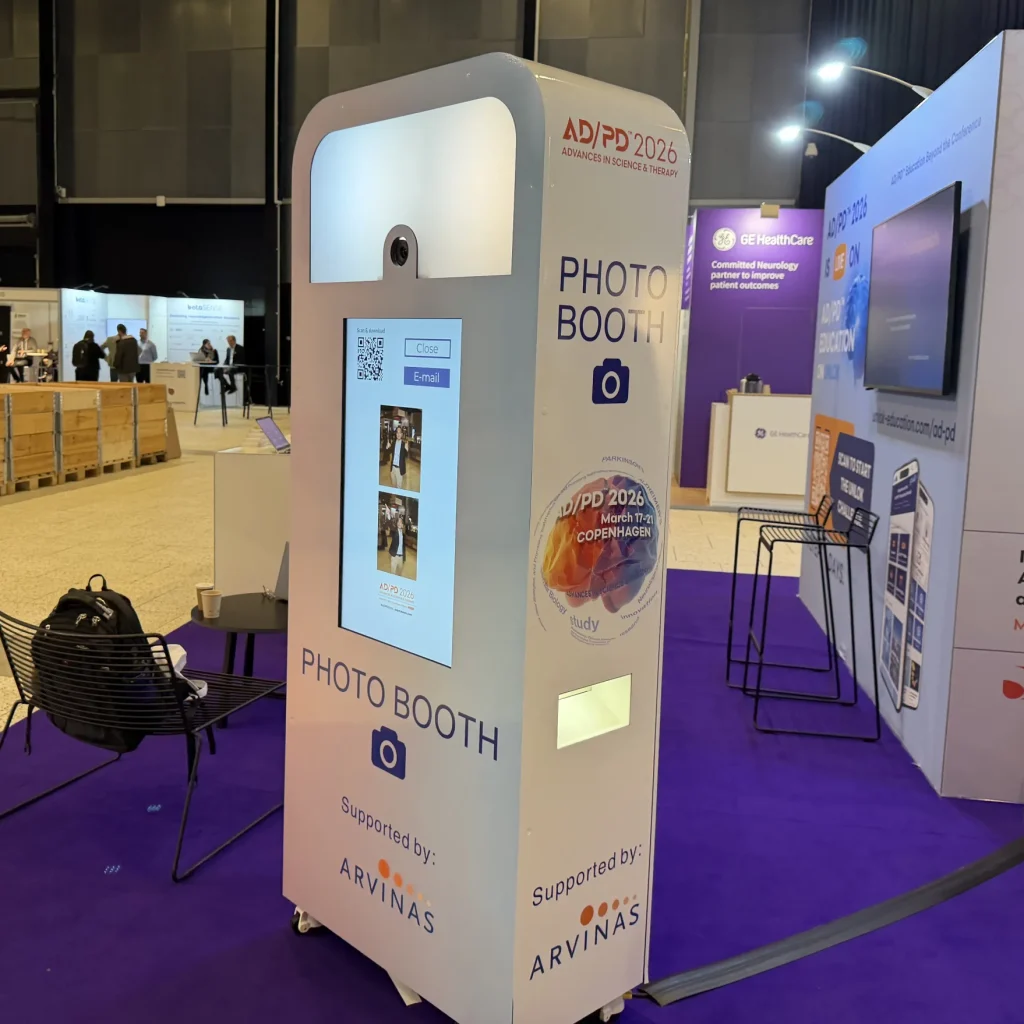 branded Tower Booth med vertikal skærm til event i København