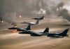 USAs første Irak-krig, "Operations Ørkenstorm"USAF aircraft of the 4th Fighter Wing (F-16, F-15C and F-15E) fly over Kuwaiti oil fires, set by the retreating Iraqi army during Operation Desert Storm in 1991. Author: US Air Force. Public Domain. Se 16. januar nedenfor.