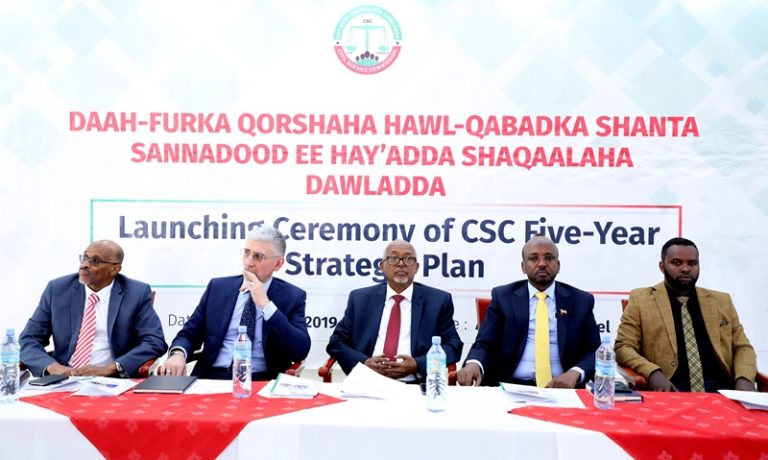 Madaxweyne ku-xigeenka Somaliland oo Daah-furay Qorshaha Wax-qabadka Shanta Sanno ee Hay’adda Shaqaalaha Dowladda oo Heerarka Caalamka La jaan-qaadaya