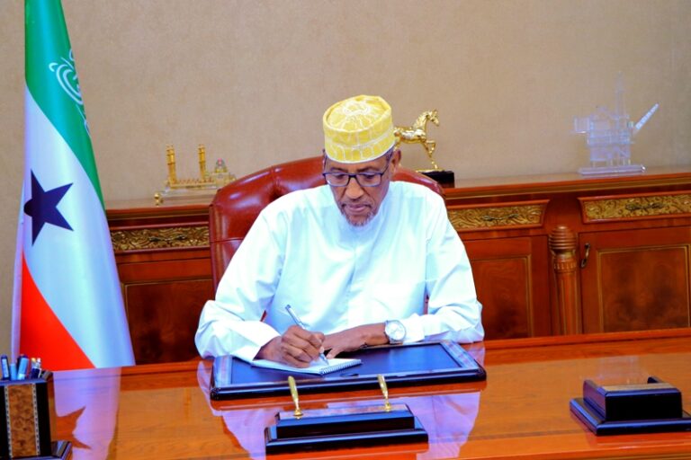 Madaxweyne Muuse Biixi Oo Dhambaal Hambalyo iyo Duco Xambaarsan u diray Shacabka Somaliland