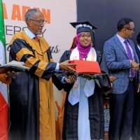 muuse biixi oo ka qaybgalay xaflad loo sameeyey 341 Arday oo ka qalinjabiyey edna adan university (37)