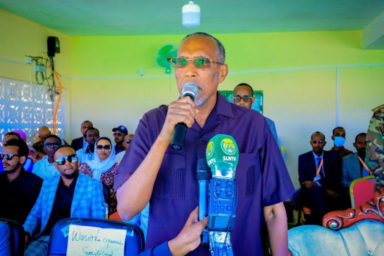 “Xisbiyada qaranka waxa ku waajib ah inaanay ka doodin furista Ururrada, waayo waa sharci” – Madaxweyne Muuse Biixi