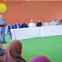 madaxweynaha somaliland oo lacago guddoonsiiyey ganacsatadii suuqa waaheen qaarkood (18)