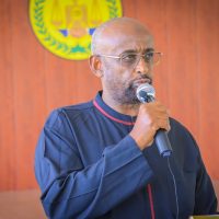 madaxweynaha somaliland oo lacago guddoonsiiyey ganacsatadii suuqa waaheen qaarkood (2)