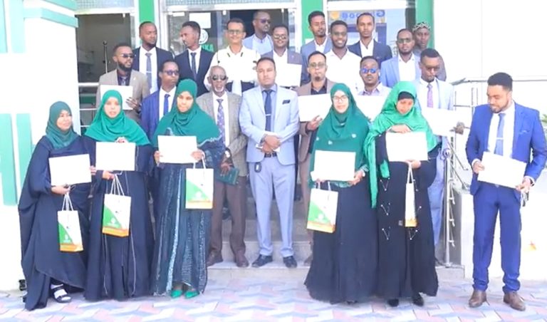 Baanka Dhexe ee Somaliland Oo Maamuusay Shaqaale Hawl-karnimo iyo Shaqo-wanaag Lagu Majeertay