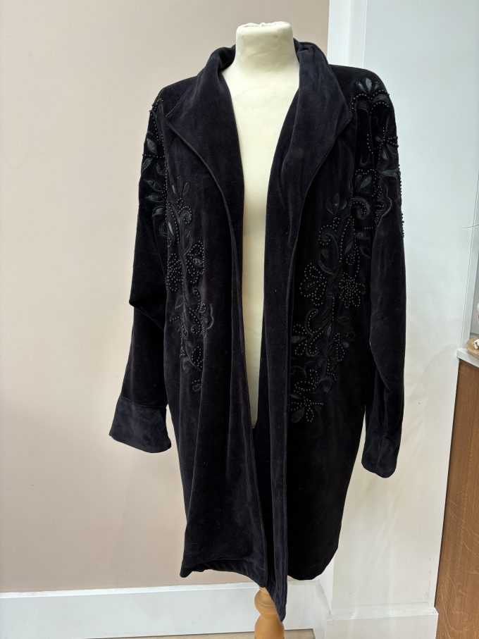 Gorgeous vintage black velvet jacket size Large