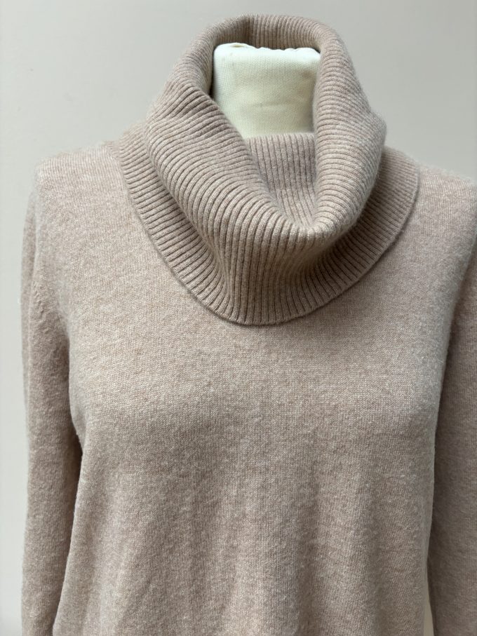 Gorgeous 100% cashmere roll neck jumper size 14