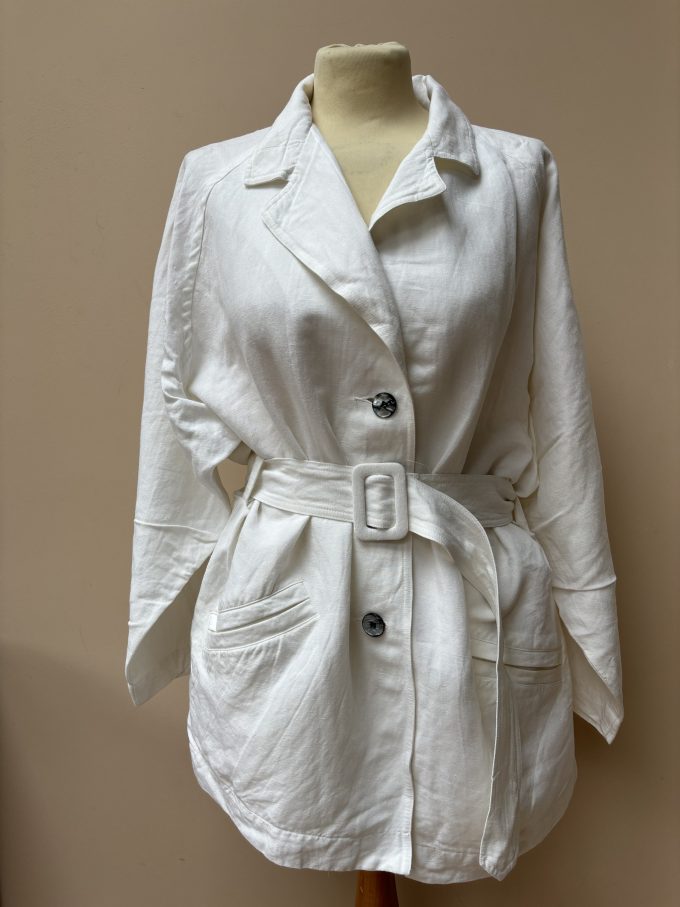 Beautiful vintage white linen mix belted jacket size 12-14