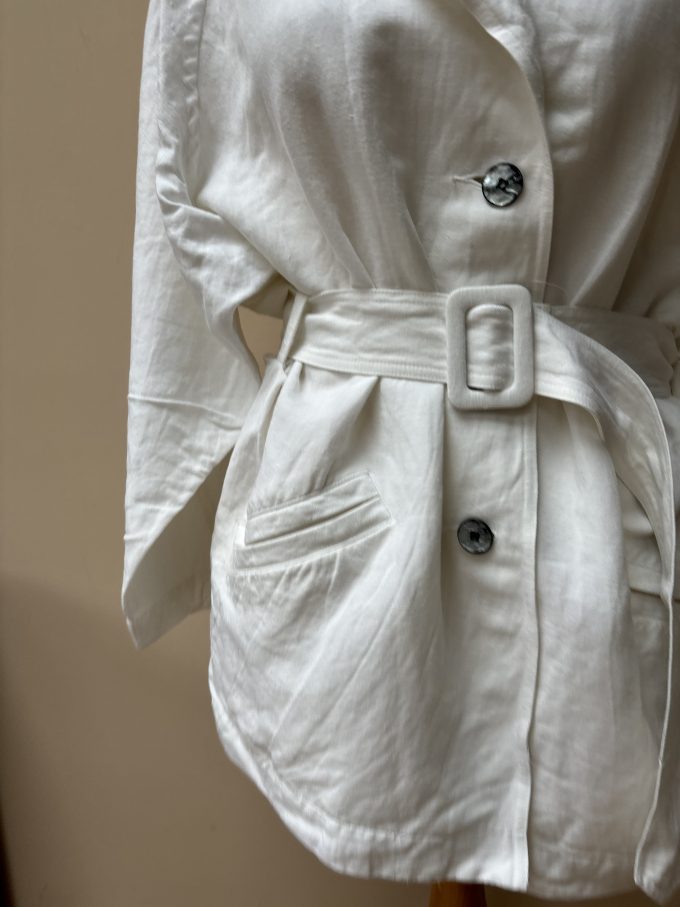 Beautiful vintage white linen mix belted jacket size 12-14