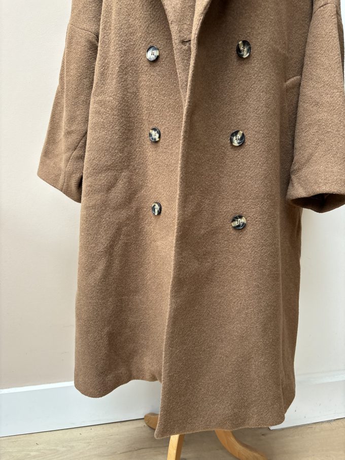 Gorgeous oversized tan wool coat size Large