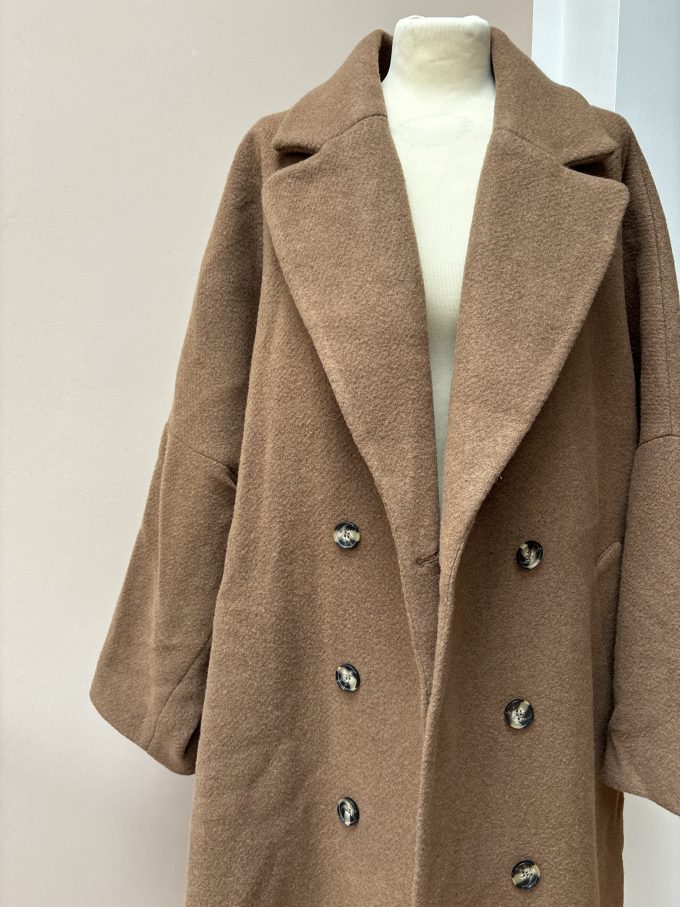 Gorgeous oversized tan wool coat size Large