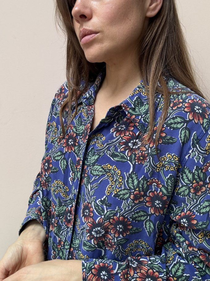 Stunning floral 100% silk blouse size 12-16 ish