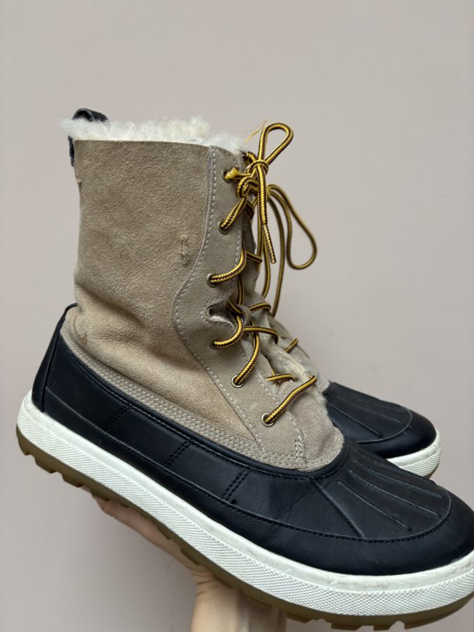 Fab suede ACG duck boots size UK8.5