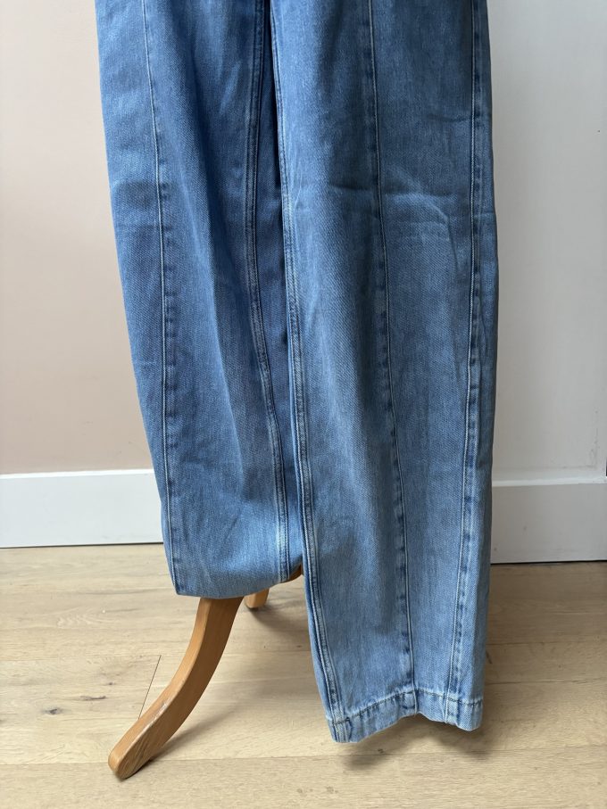 Lovely light blue barrel leg jeans size 10/12