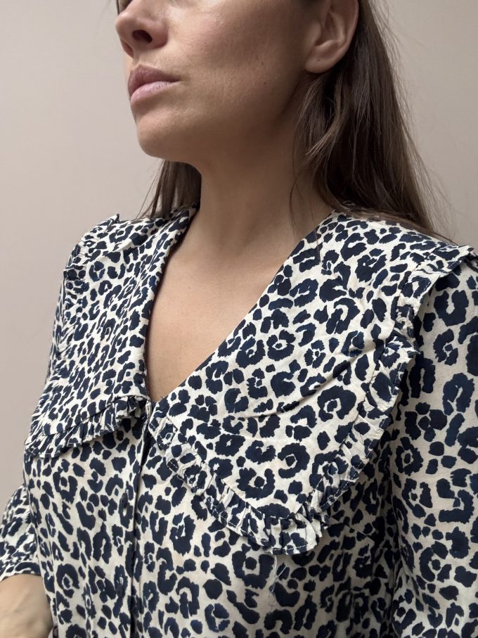 Fab animal print top with oversized collar size 8