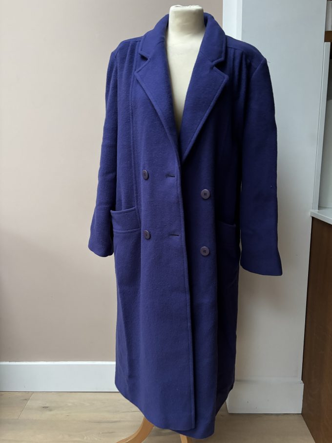 Gorgeous vintage pure new wool coat size 12-16