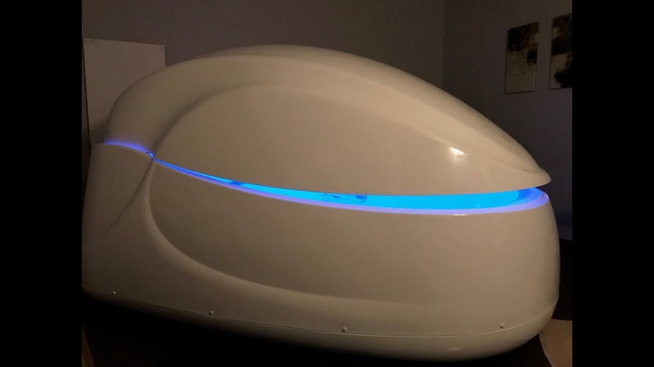 Lounge and Float Pool - Image 6