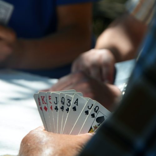 Pokerguide: En omfattande guide för att bli en framgångsrik pokerspelare