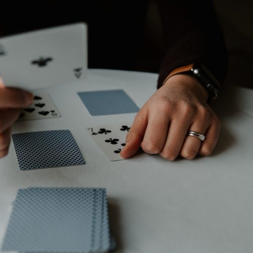 MonopolyPoker: Spänningen av monopol möter pokerspelandets strategi