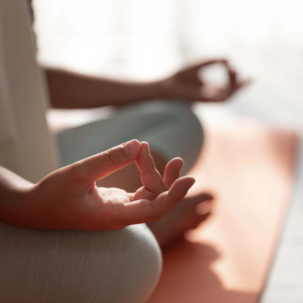 Die Auswirkungen von Emotionen auf den Energie-körper und wie man sie positiv beeinflussen kann 2 close up kid meditating_edelsteine