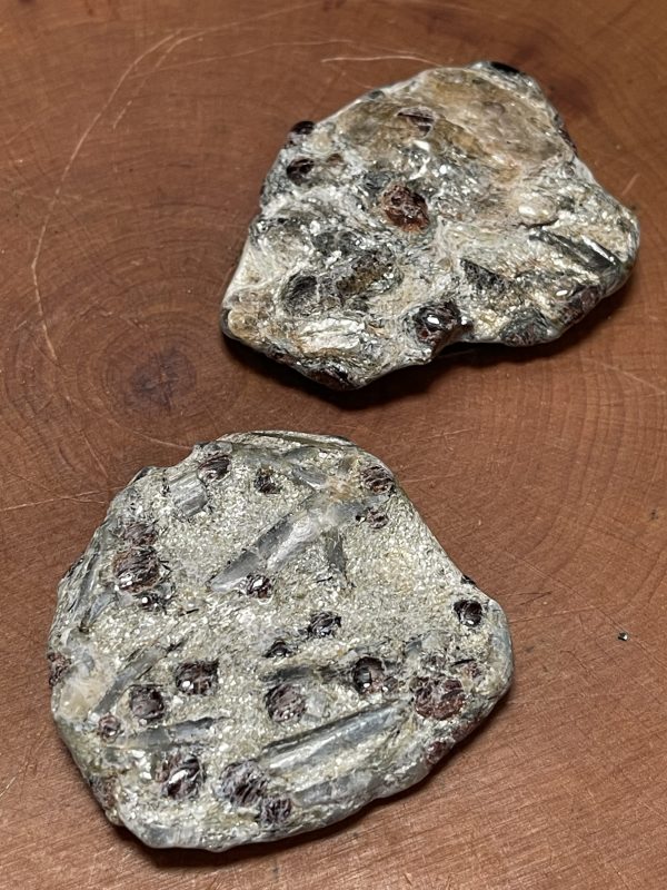 Almandin Granat mit Disthen
