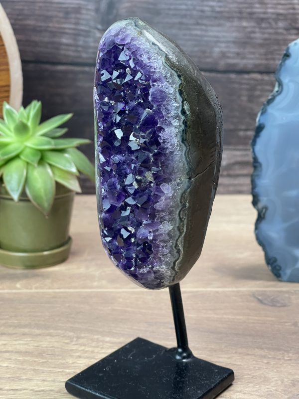 Alternative view of Amethyst mit Halterung – Klarheit, Stärke & spirituelle Tiefe