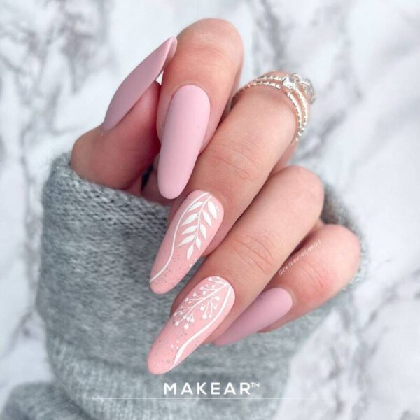 Makear Gel Polish 814 on nails