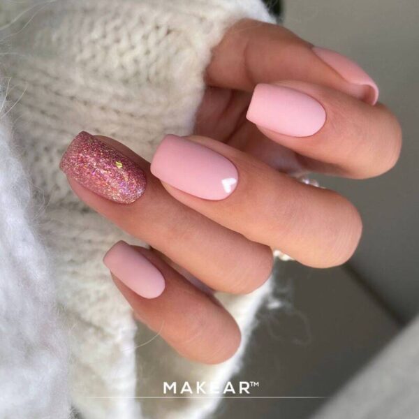 Makear 815 on nails