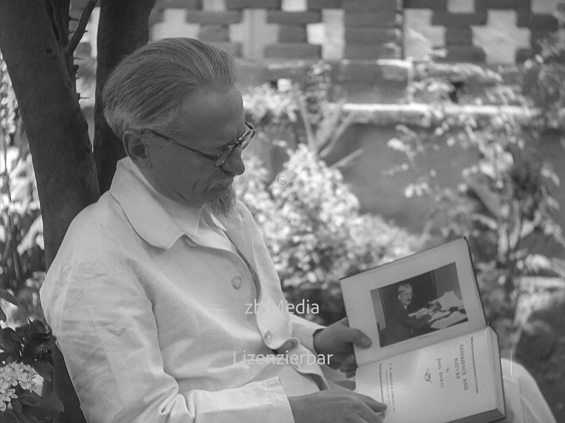 Leo Trotzki liest John Dewey Leo Trotzki liest John Dewey