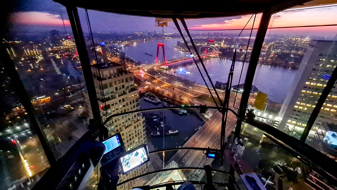 uitzicht vanuit torenkraan op Rotterdam