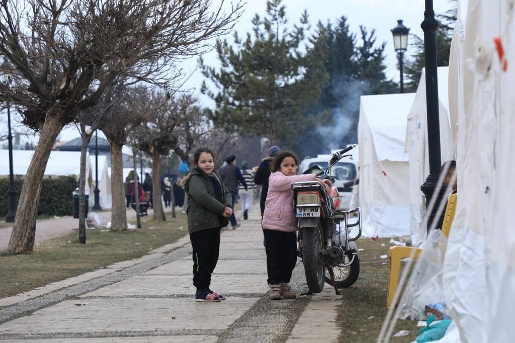 Sınır Tanımayan Gazeteciler, Türk makamlarını deprem haberleri sansürüne son vermeye çağırıyor