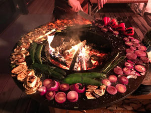 De OFYR barbecue zorgt voor de gezelligheid van een kampvuur en een kwaliteit van een restaurant