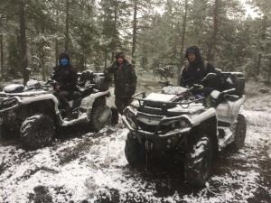 Efter en händelserik resa genom skog och myrmarker kom dom fram till Stora stenen friluftsområde Där tog dom in iträdhuset "gåsen" som uppvärmd .Efter lite grillat var det läge för  att gå i säng 