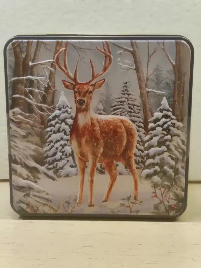 Koekjesblik - gevuld - hert in winterbos