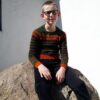 OPSKRIFT Model Casper: Stribet drengetrøje i grøn, brun og orange. Strikvarer til børn.