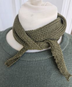 Olive green knitted scarf, Opskrift - Tørklæde der ikke ruller, soft and cozy, perfect for fall or winter.