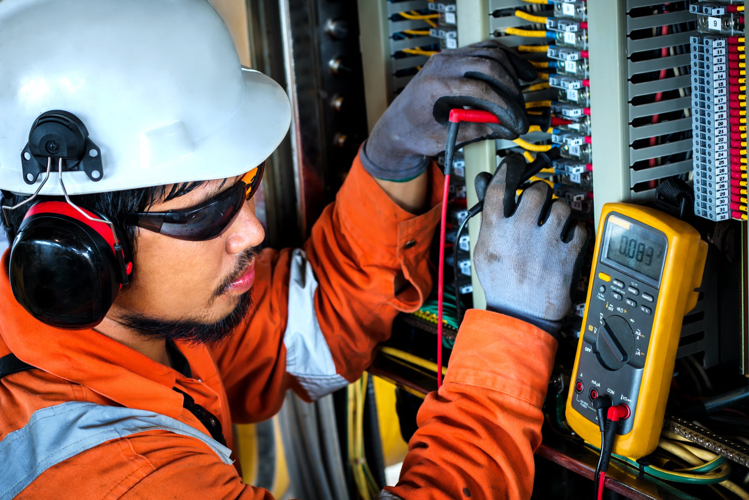 AdobeStock_175627828_Preview Electrical tester