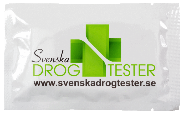 En vit plastförpackning med svenska drogtester ABs logotyp på.