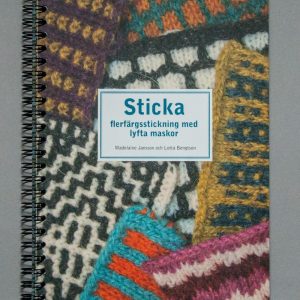 Sticka flerfärgstickning med lyfta maskor