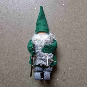 Tomtefar grön med fårskinnsväst