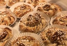 Recipe: Swedish Cinnamon Buns (Kanelbullar) Freshly baked Swedish cinnamon buns (kanelbullar) with pearl sugar