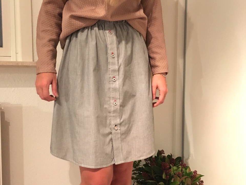 Genbrug af skjorte til en sød nederdel. – Sygal.dk