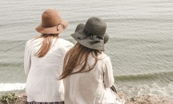 twee meisjes strand