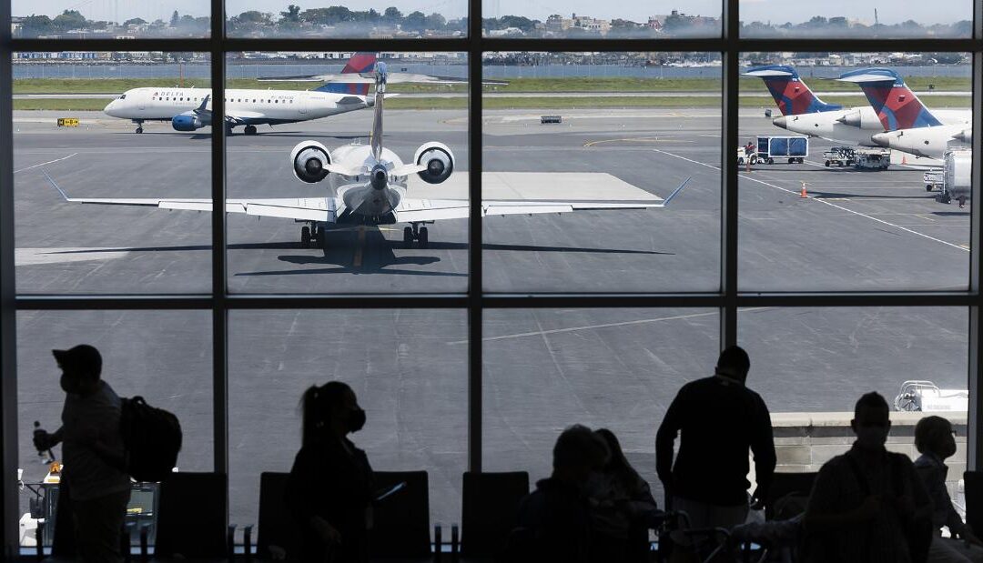 US airlines cancel another 1,400 flights Friday