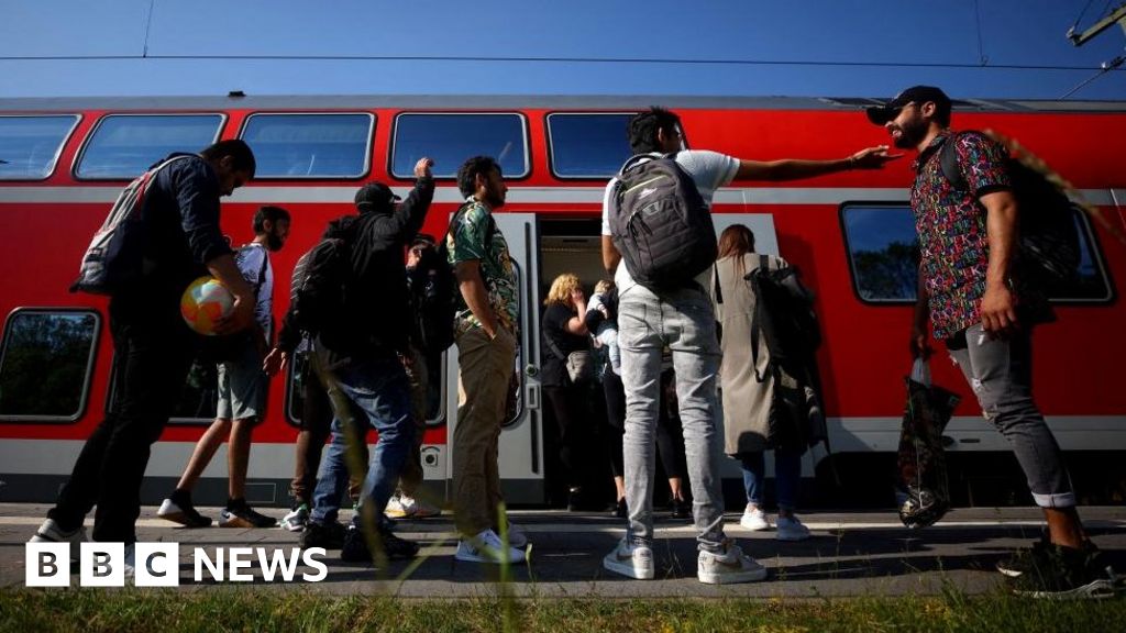 Germans say goodbye to summer of €9 travel tickets – BBC